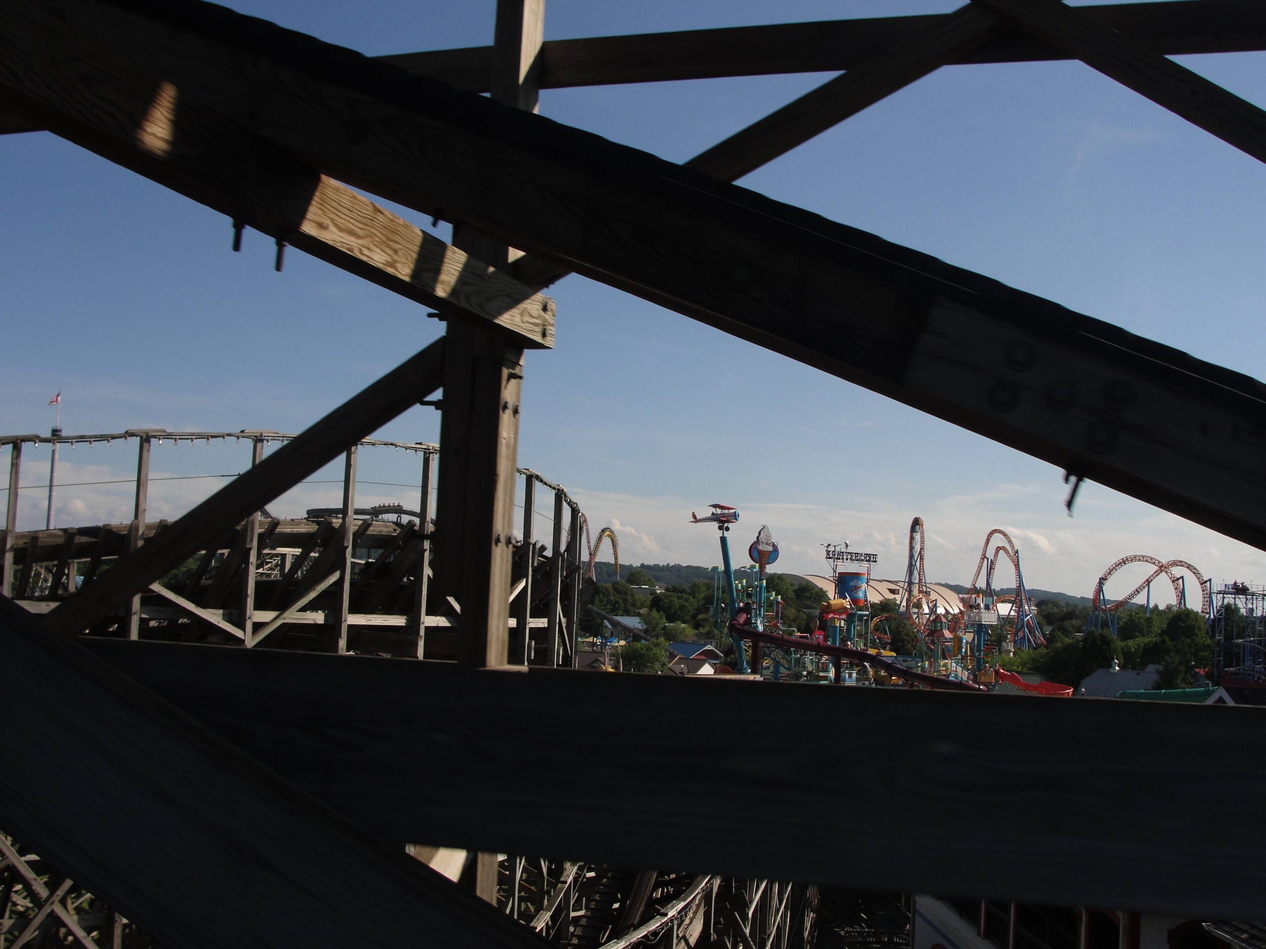 how fast does the caracel go in hershey park